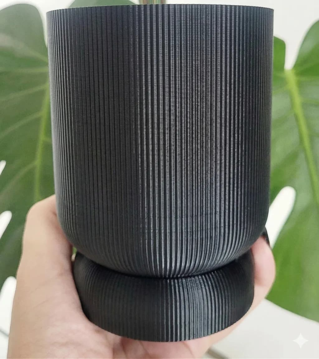 Vaso com estanque de água