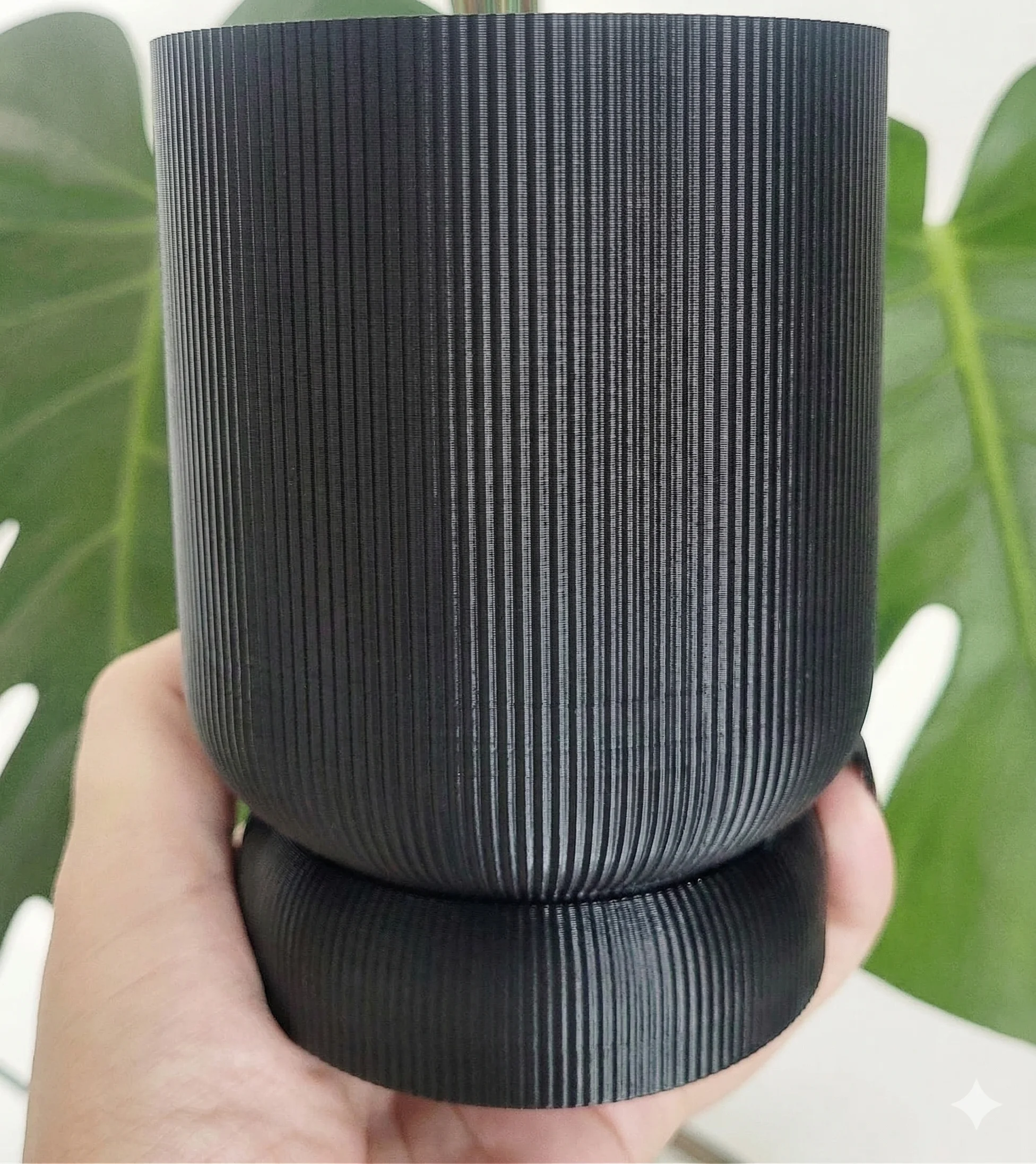 Vaso com estanque de água